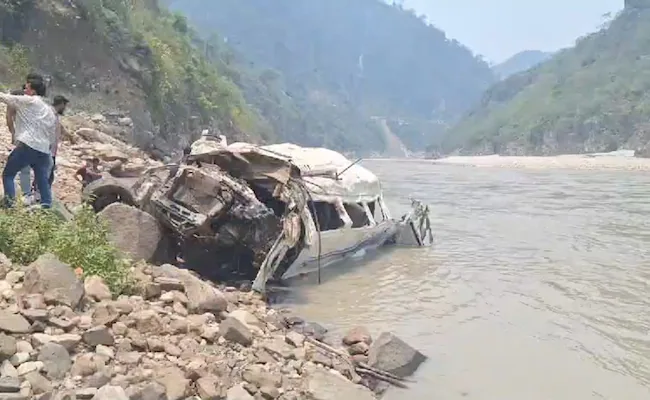 14 Dead in Uttarakhand as Tempo Traveller, Carrying 23, Plunges Into Gorge