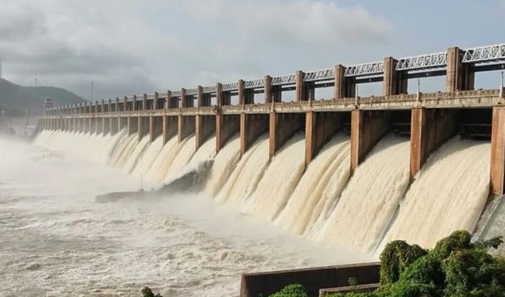 Gate of Karnataka’s Tungabhadra Dam Washed Away, Locals on High Alert